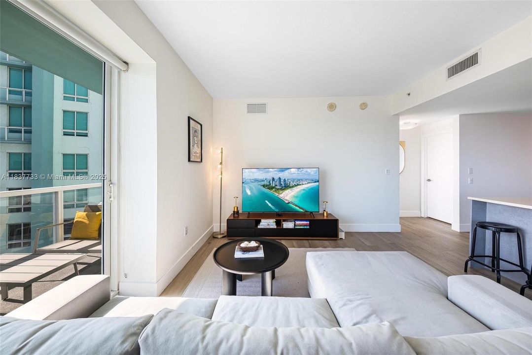 En Venta: $599,000 (2 camas, 2 baños, 1180 Pies cuadrados)
