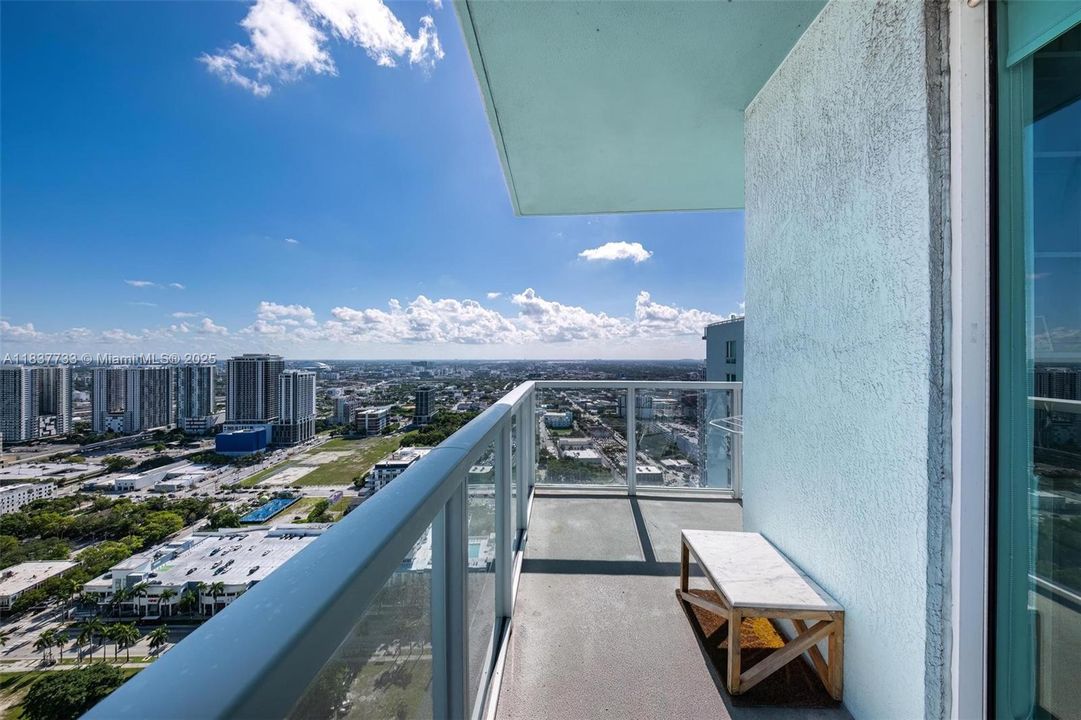 En Venta: $599,000 (2 camas, 2 baños, 1180 Pies cuadrados)