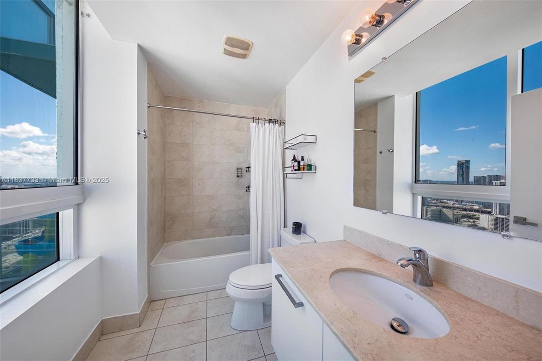 En Venta: $599,000 (2 camas, 2 baños, 1180 Pies cuadrados)