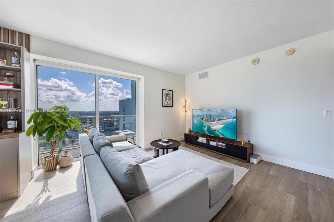 En Venta: $599,000 (2 camas, 2 baños, 1180 Pies cuadrados)