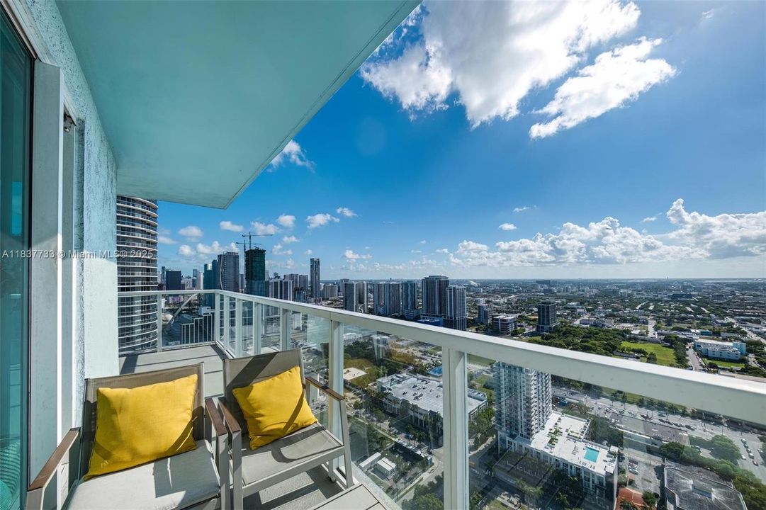 En Venta: $599,000 (2 camas, 2 baños, 1180 Pies cuadrados)