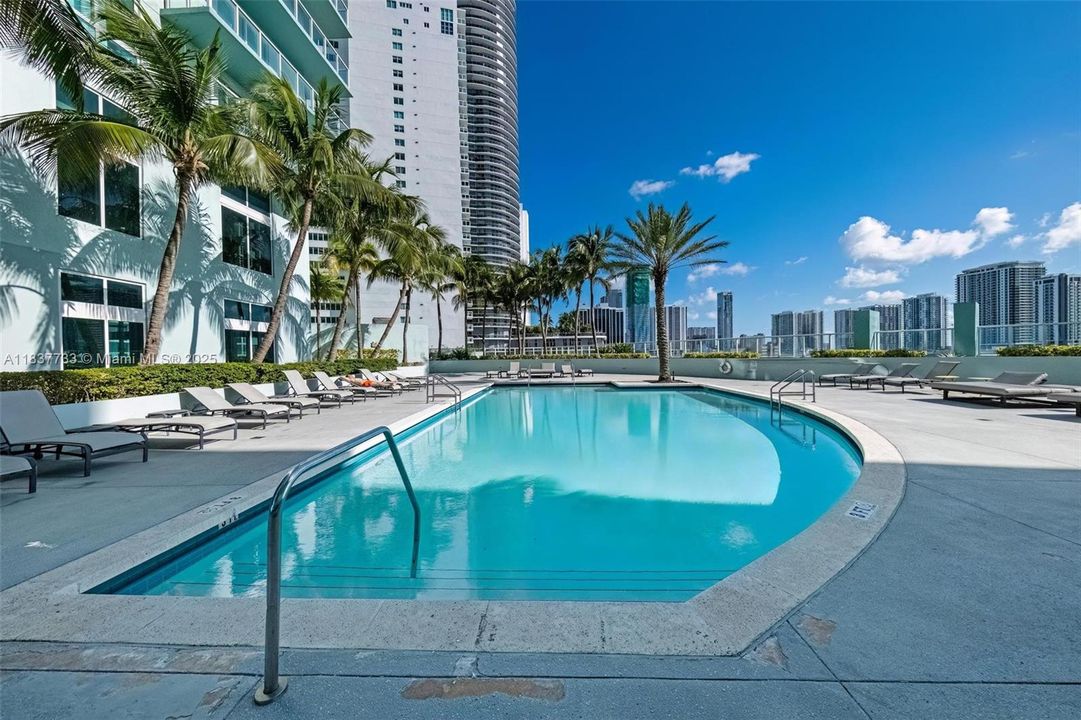 En Venta: $599,000 (2 camas, 2 baños, 1180 Pies cuadrados)