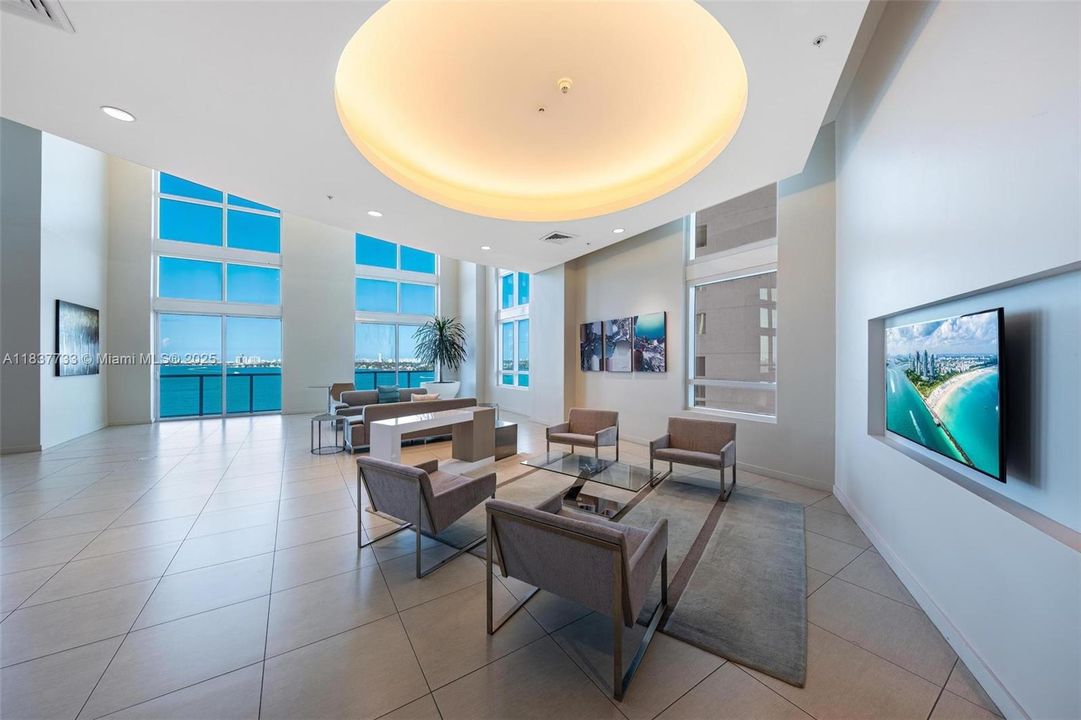 En Venta: $599,000 (2 camas, 2 baños, 1180 Pies cuadrados)