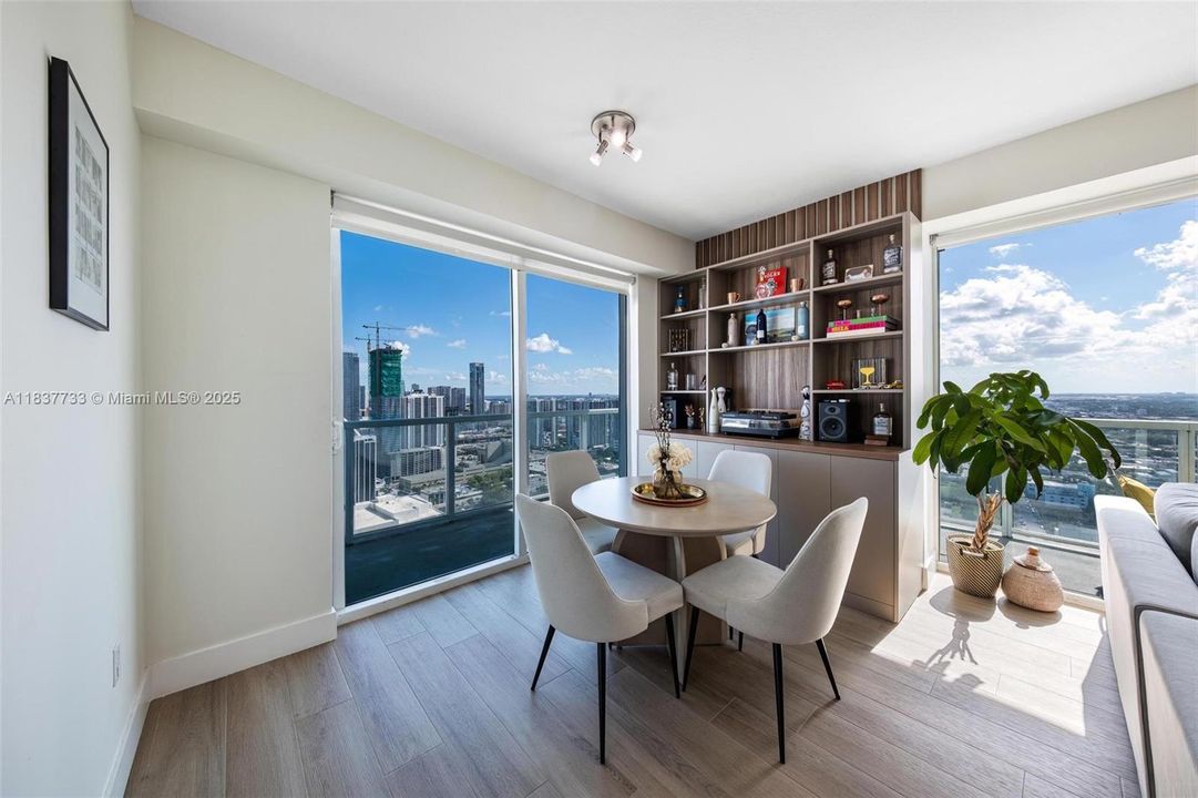 En Venta: $599,000 (2 camas, 2 baños, 1180 Pies cuadrados)
