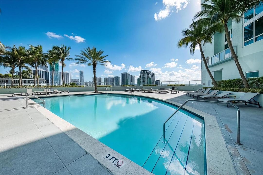 En Venta: $599,000 (2 camas, 2 baños, 1180 Pies cuadrados)