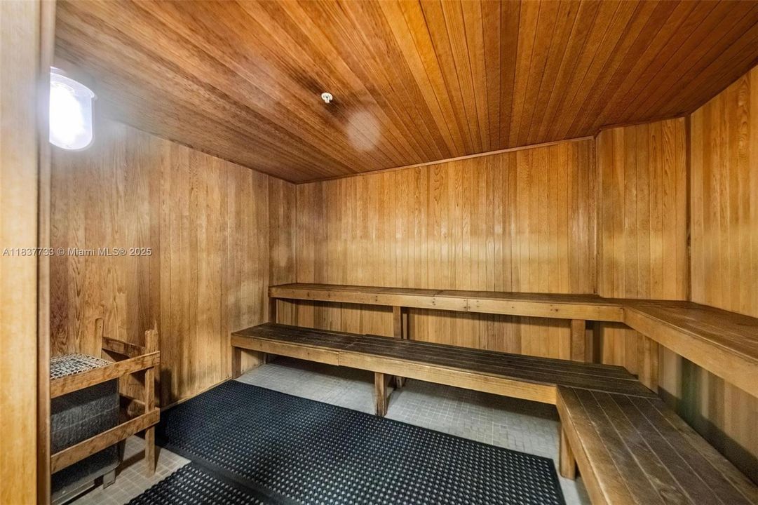 En Venta: $599,000 (2 camas, 2 baños, 1180 Pies cuadrados)