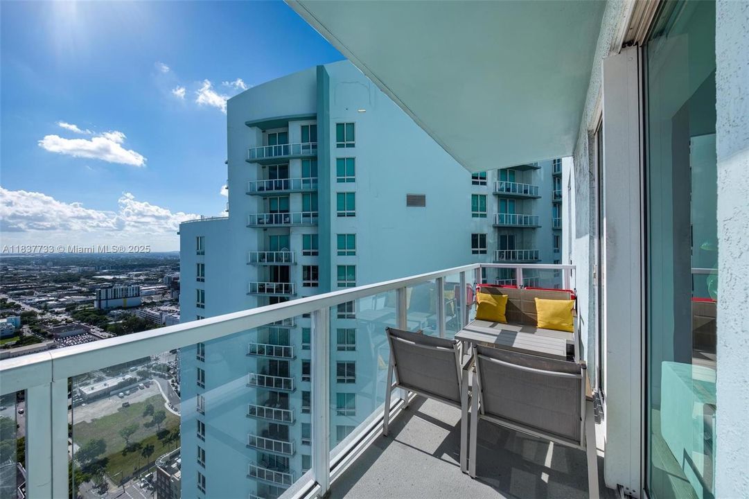 En Venta: $599,000 (2 camas, 2 baños, 1180 Pies cuadrados)