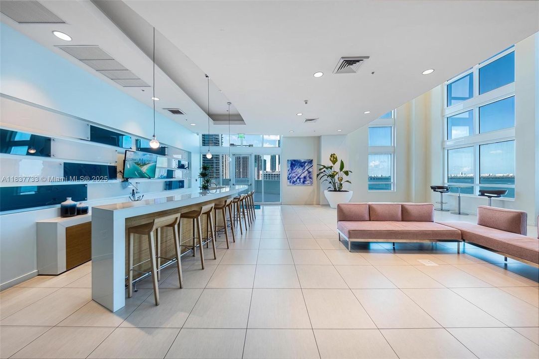 En Venta: $599,000 (2 camas, 2 baños, 1180 Pies cuadrados)