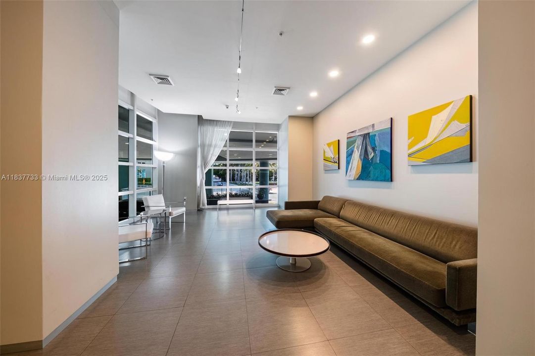 En Venta: $599,000 (2 camas, 2 baños, 1180 Pies cuadrados)