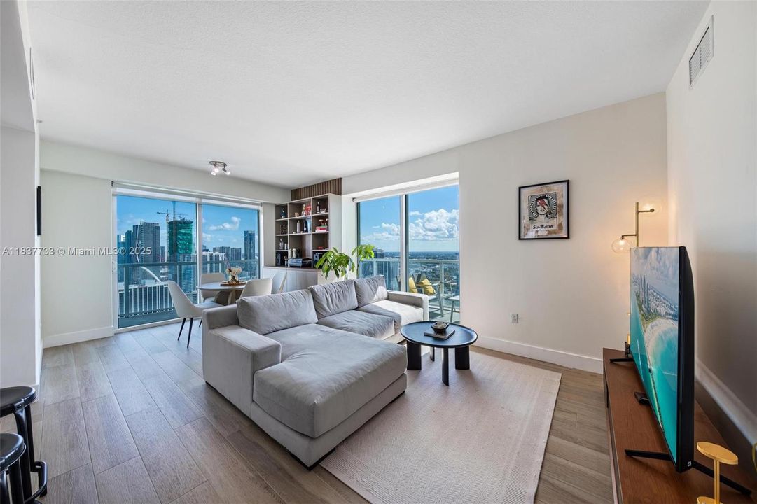 En Venta: $599,000 (2 camas, 2 baños, 1180 Pies cuadrados)