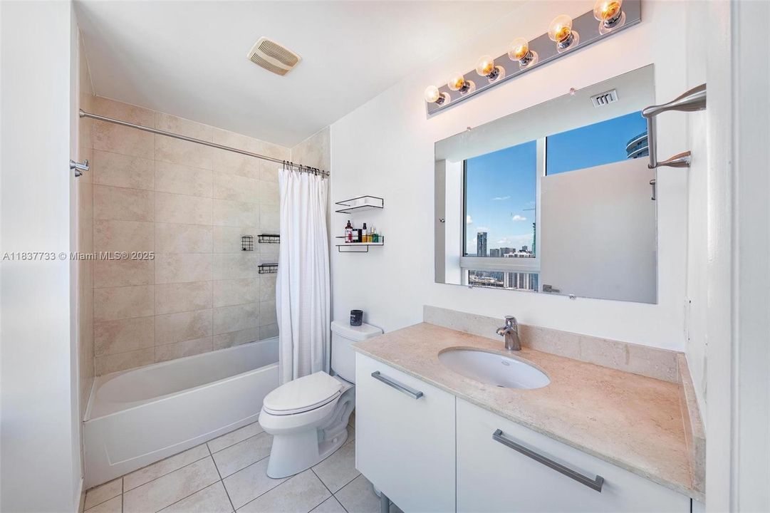En Venta: $599,000 (2 camas, 2 baños, 1180 Pies cuadrados)