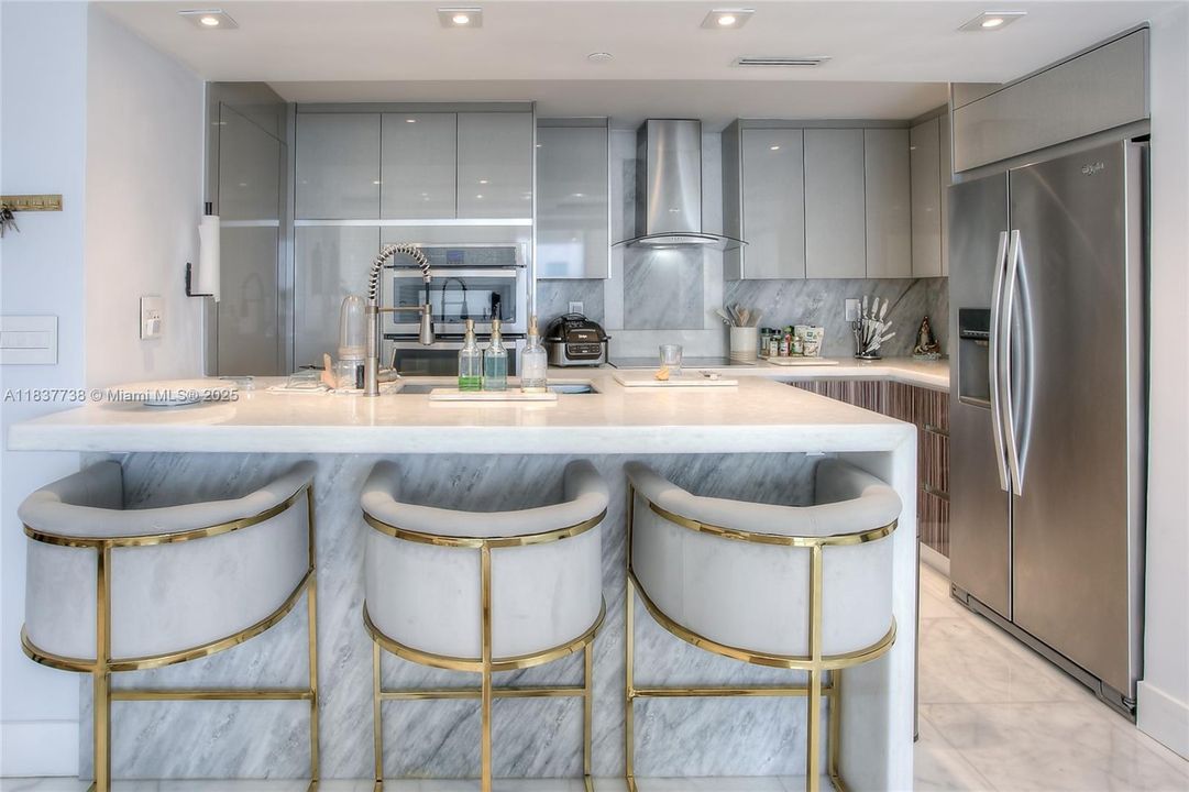 На продажу: $549,900 (3 спален, 2 ванн, 1302 Квадратных фут)