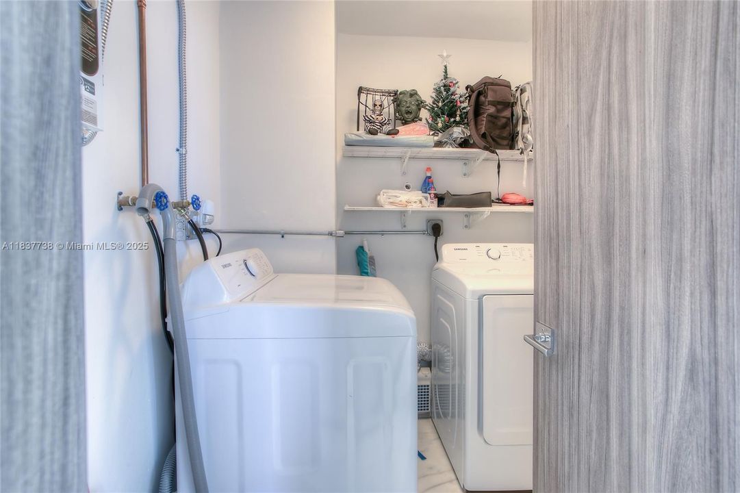 На продажу: $549,900 (3 спален, 2 ванн, 1302 Квадратных фут)