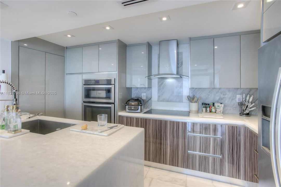 На продажу: $549,900 (3 спален, 2 ванн, 1302 Квадратных фут)