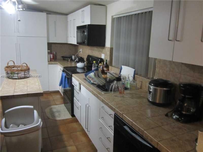 For Rent: $2,650 (2 beds, 2 baths, 1890 Square Feet)