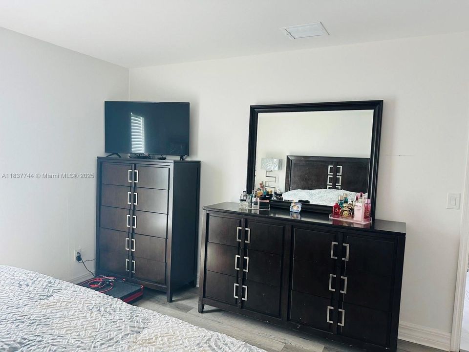 В аренду: $2,100 (3 спален, 2 ванн, 0 Квадратных фут)