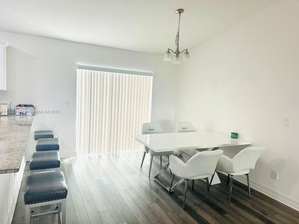 В аренду: $2,100 (3 спален, 2 ванн, 0 Квадратных фут)