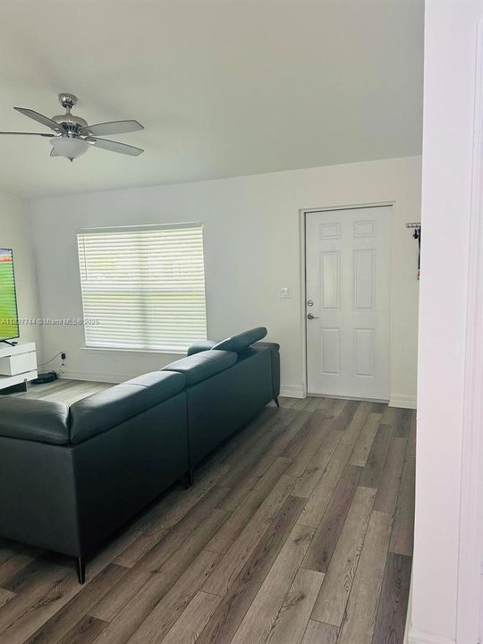 В аренду: $2,100 (3 спален, 2 ванн, 0 Квадратных фут)