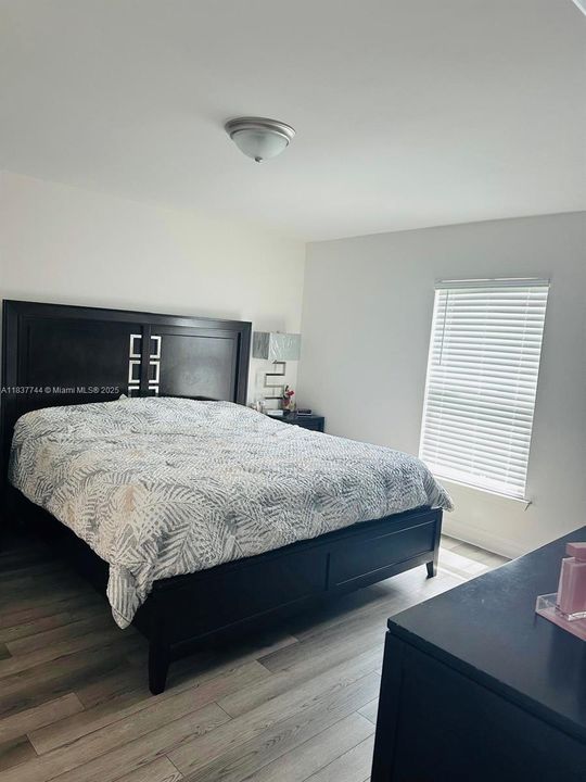 В аренду: $2,100 (3 спален, 2 ванн, 0 Квадратных фут)