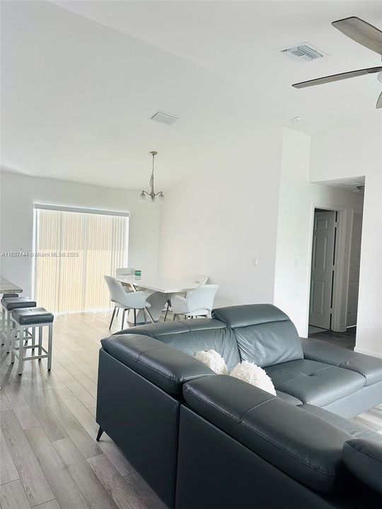 В аренду: $2,100 (3 спален, 2 ванн, 0 Квадратных фут)