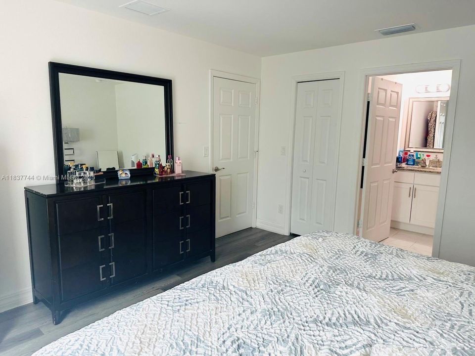 В аренду: $2,100 (3 спален, 2 ванн, 0 Квадратных фут)