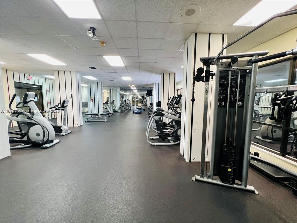 For Sale: $239,000 (1 beds, 1 baths, 887 Square Feet)