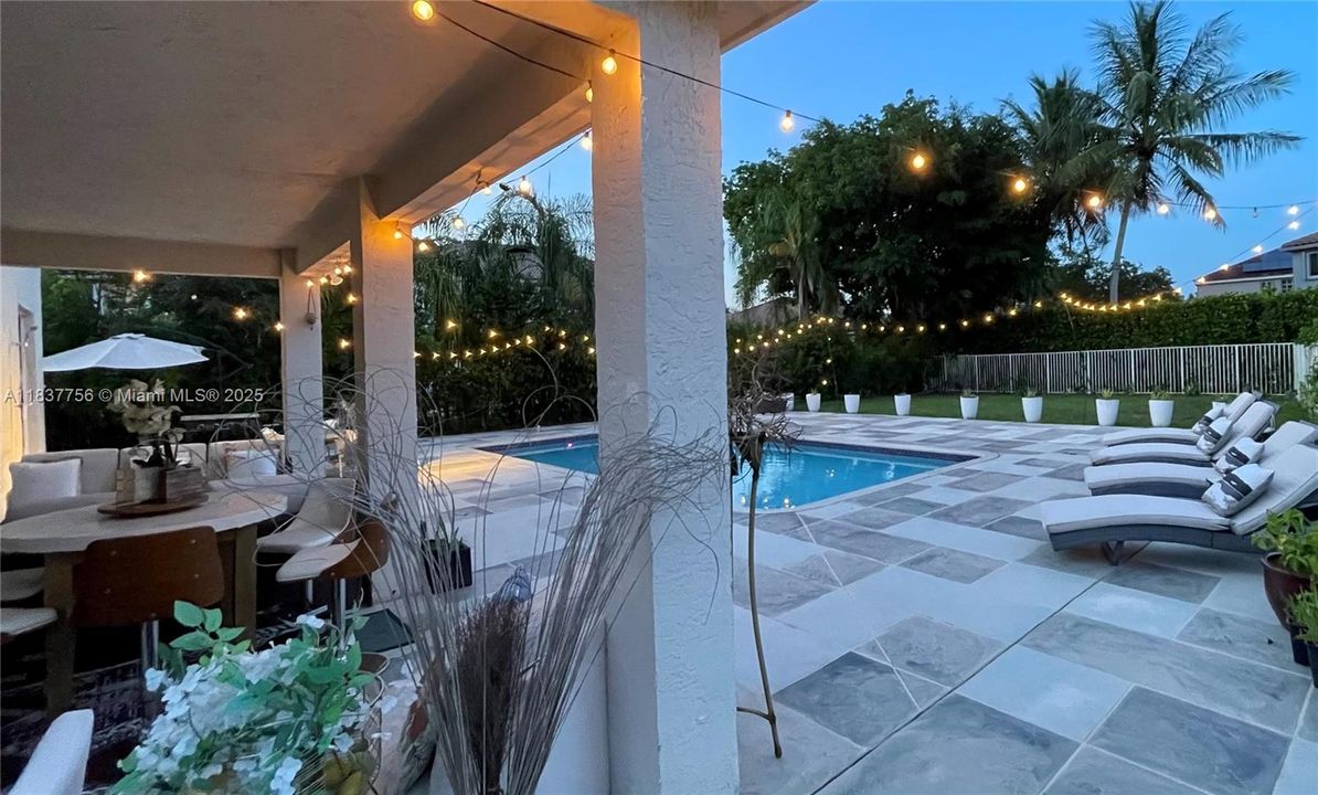 出租: $11,750 (6 贝兹, 4 浴室, 3030 平方英尺)