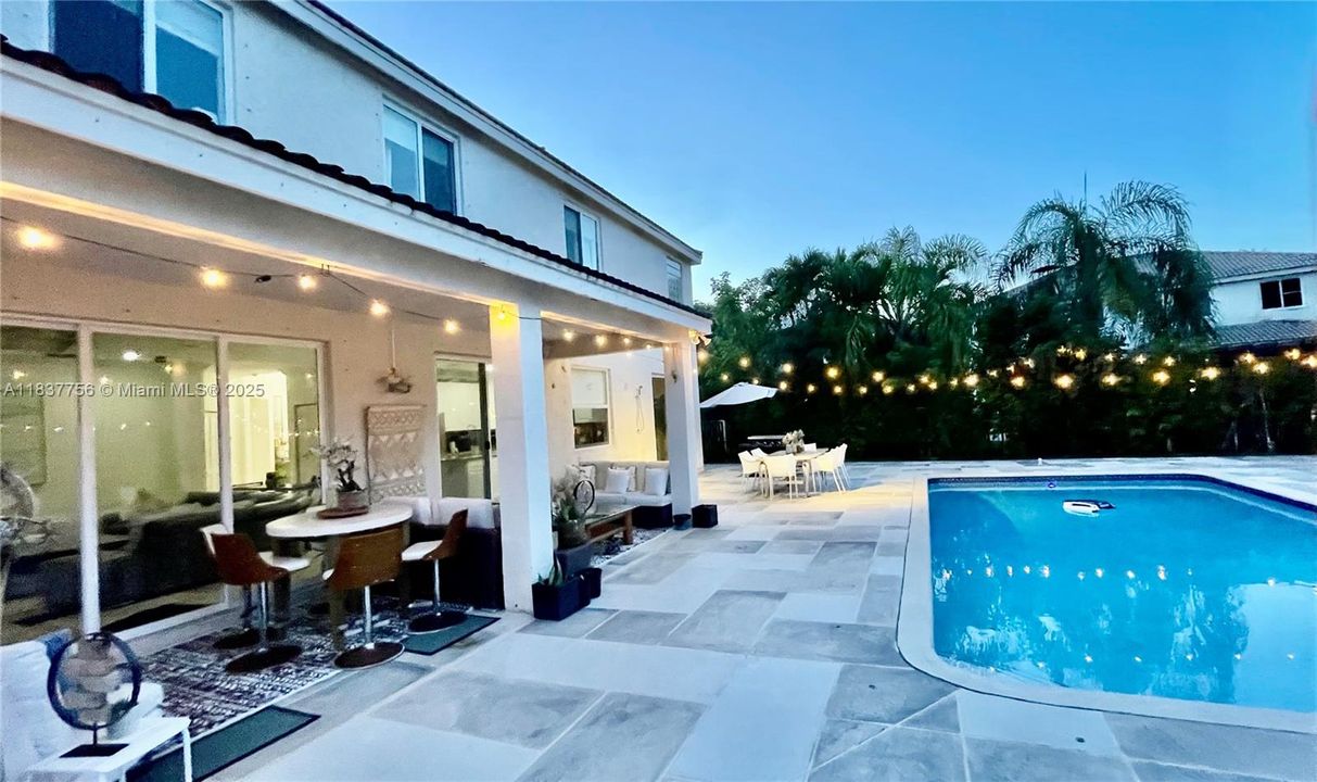 出租: $11,750 (6 贝兹, 4 浴室, 3030 平方英尺)