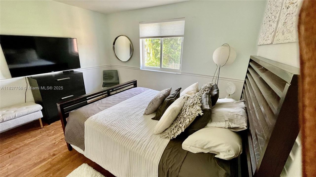 出租: $11,750 (6 贝兹, 4 浴室, 3030 平方英尺)