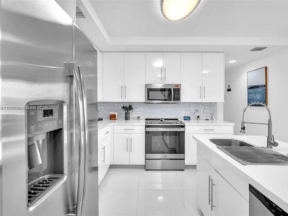 最近售出: $339,000 (3 贝兹, 2 浴室, 1100 平方英尺)