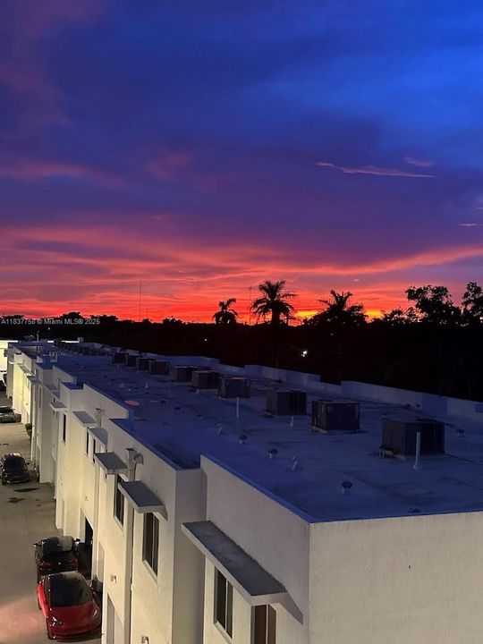 最近售出: $339,000 (3 贝兹, 2 浴室, 1100 平方英尺)