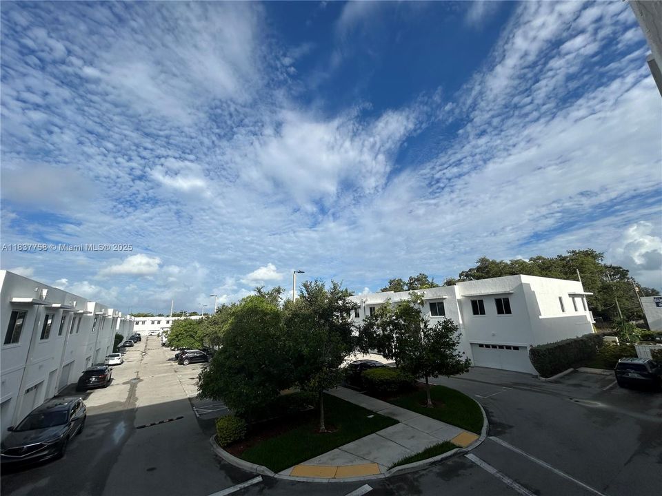 最近售出: $339,000 (3 贝兹, 2 浴室, 1100 平方英尺)