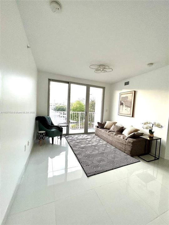 最近售出: $339,000 (3 贝兹, 2 浴室, 1100 平方英尺)