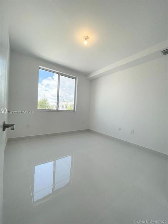 最近售出: $339,000 (3 贝兹, 2 浴室, 1100 平方英尺)