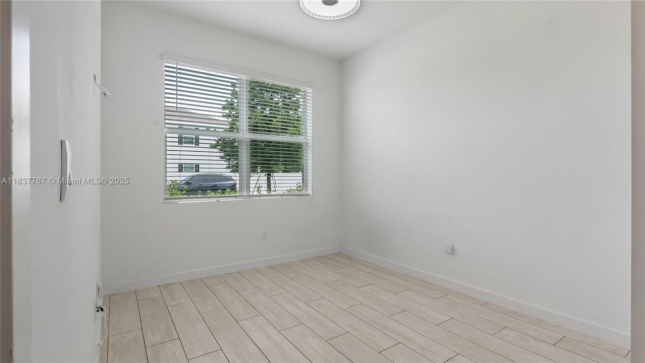 待售: $568,000 (4 贝兹, 2 浴室, 1713 平方英尺)