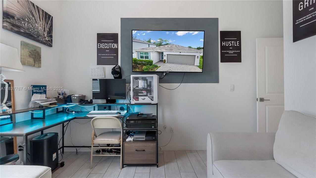 待售: $568,000 (4 贝兹, 2 浴室, 1713 平方英尺)