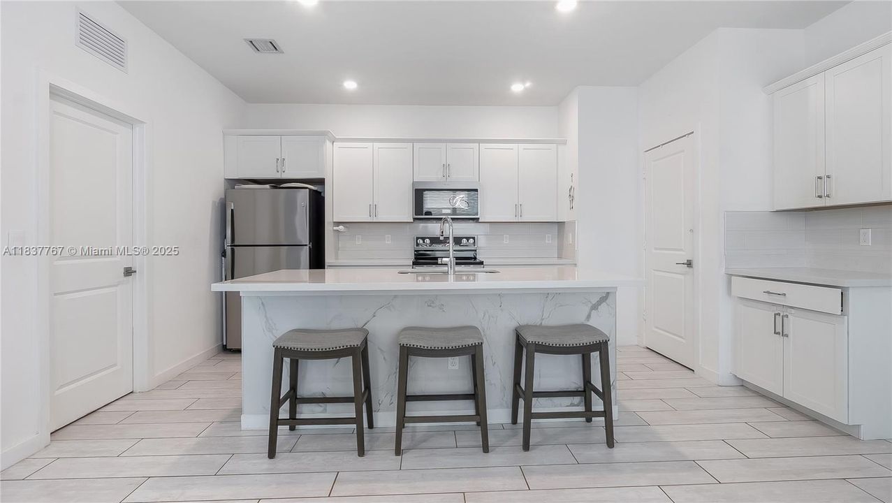 待售: $568,000 (4 贝兹, 2 浴室, 1713 平方英尺)