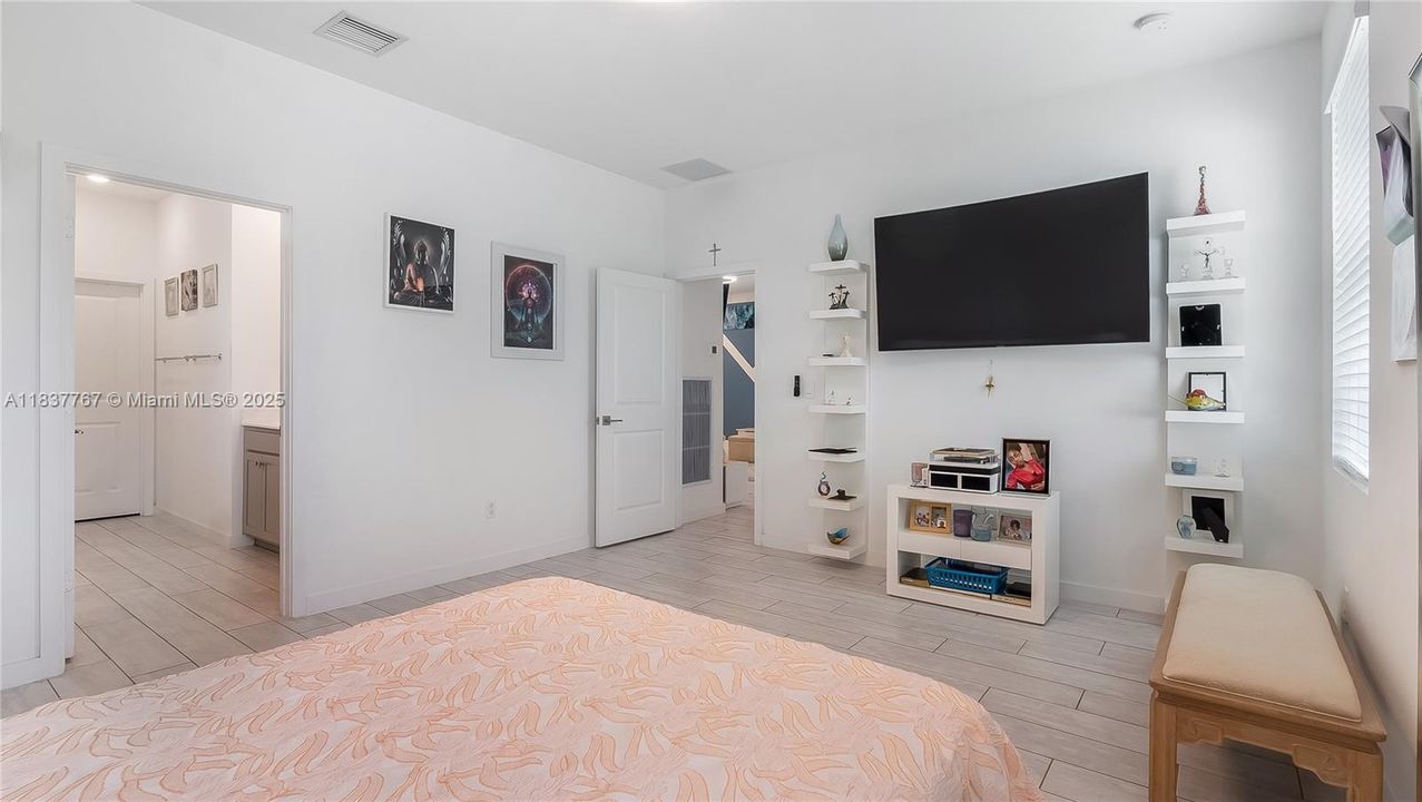 待售: $568,000 (4 贝兹, 2 浴室, 1713 平方英尺)