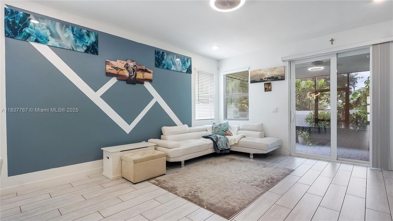 待售: $568,000 (4 贝兹, 2 浴室, 1713 平方英尺)