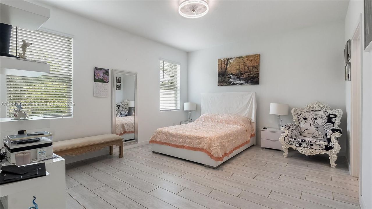 待售: $568,000 (4 贝兹, 2 浴室, 1713 平方英尺)