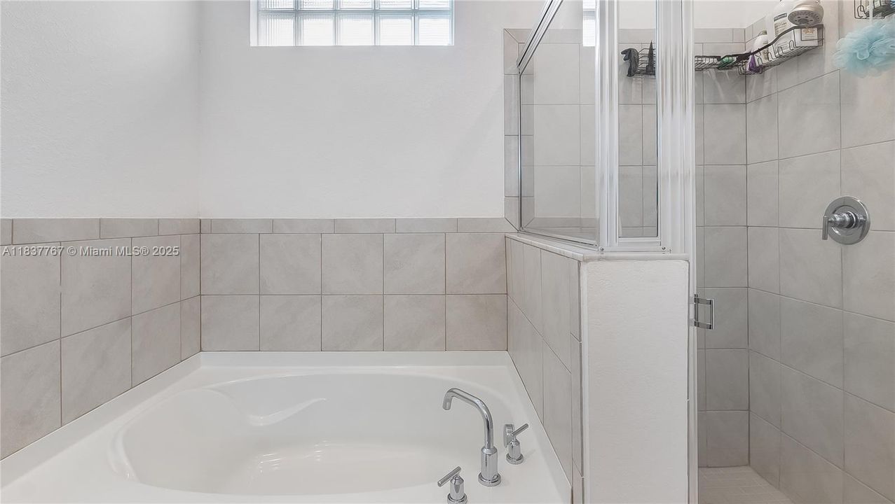 待售: $568,000 (4 贝兹, 2 浴室, 1713 平方英尺)