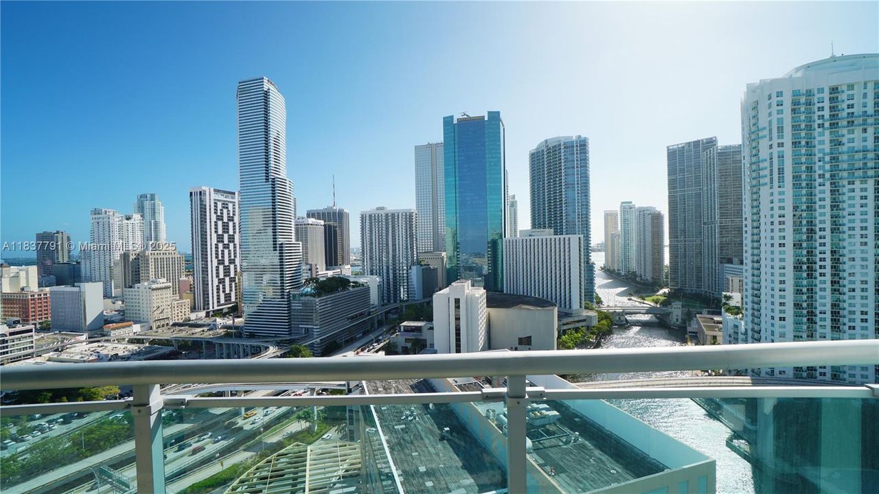 En Venta: $700,000 (3 camas, 2 baños, 1385 Pies cuadrados)