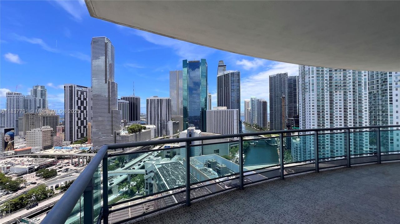 En Venta: $700,000 (3 camas, 2 baños, 1385 Pies cuadrados)