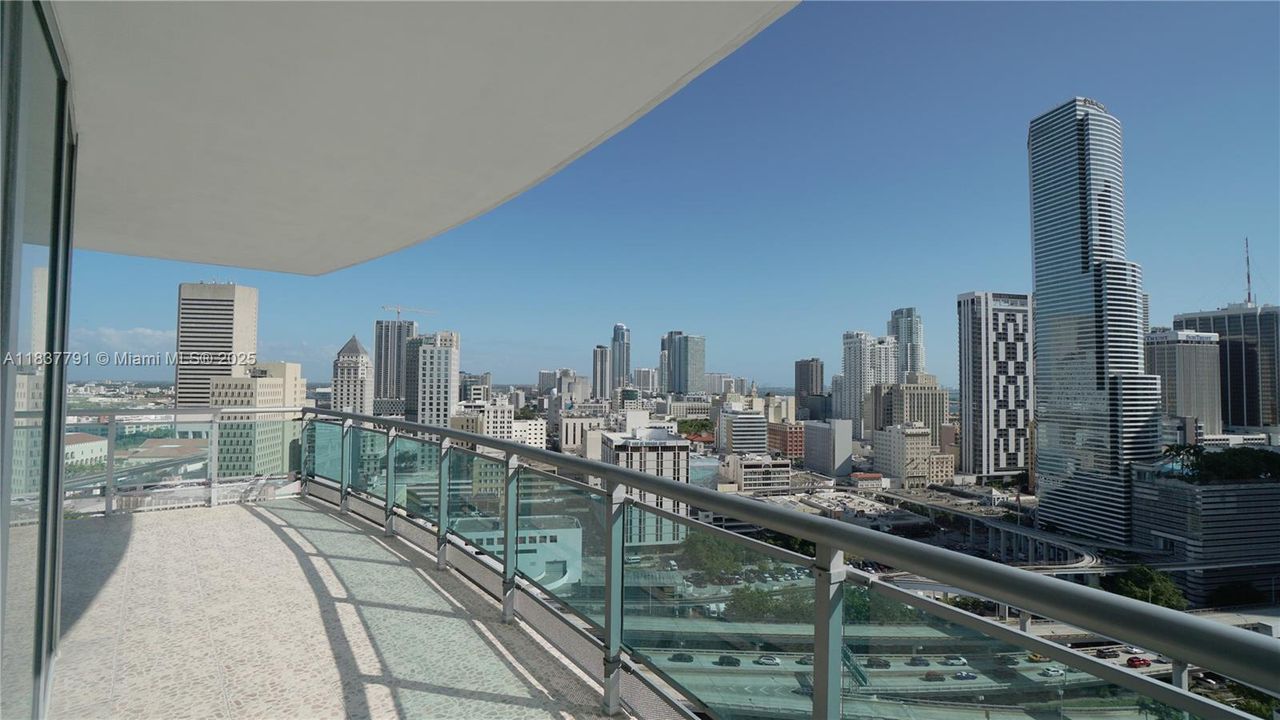 En Venta: $700,000 (3 camas, 2 baños, 1385 Pies cuadrados)