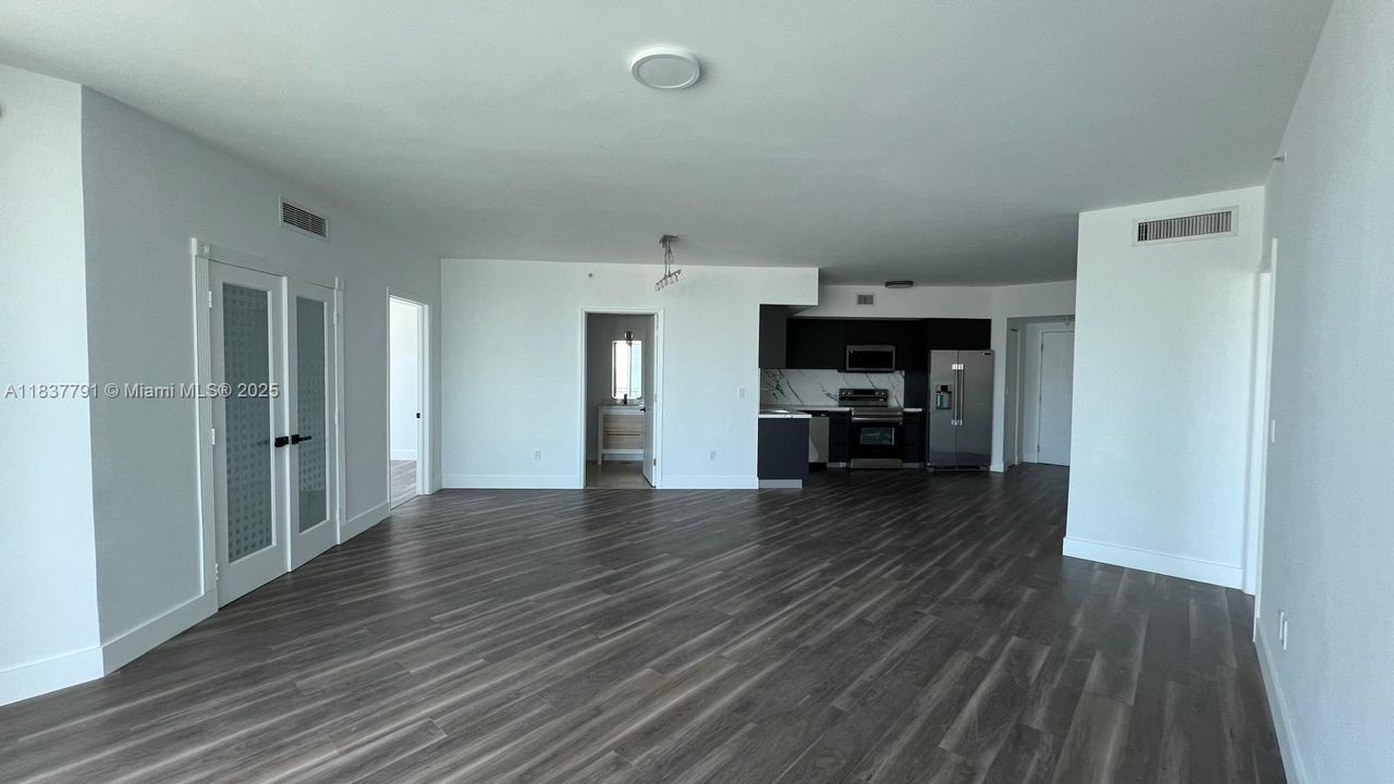 En Venta: $700,000 (3 camas, 2 baños, 1385 Pies cuadrados)