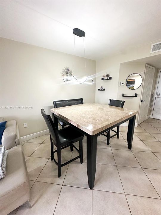 Vendido Recientemente: $335,000 (1 camas, 1 baños, 750 Pies cuadrados)