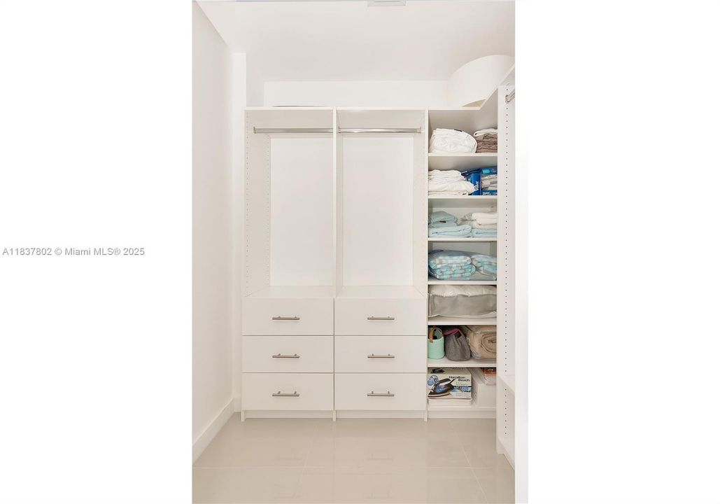 Recently Rented: $4,900 (2 beds, 2 baths, 1178 Square Feet)