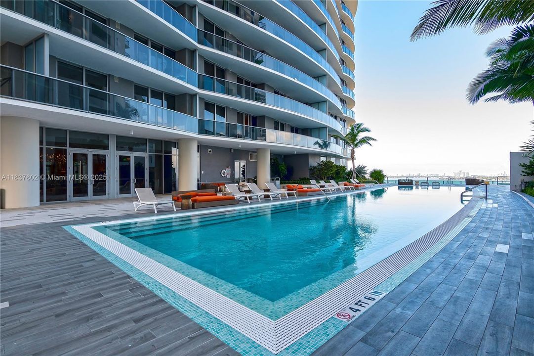 Recently Rented: $4,900 (2 beds, 2 baths, 1178 Square Feet)