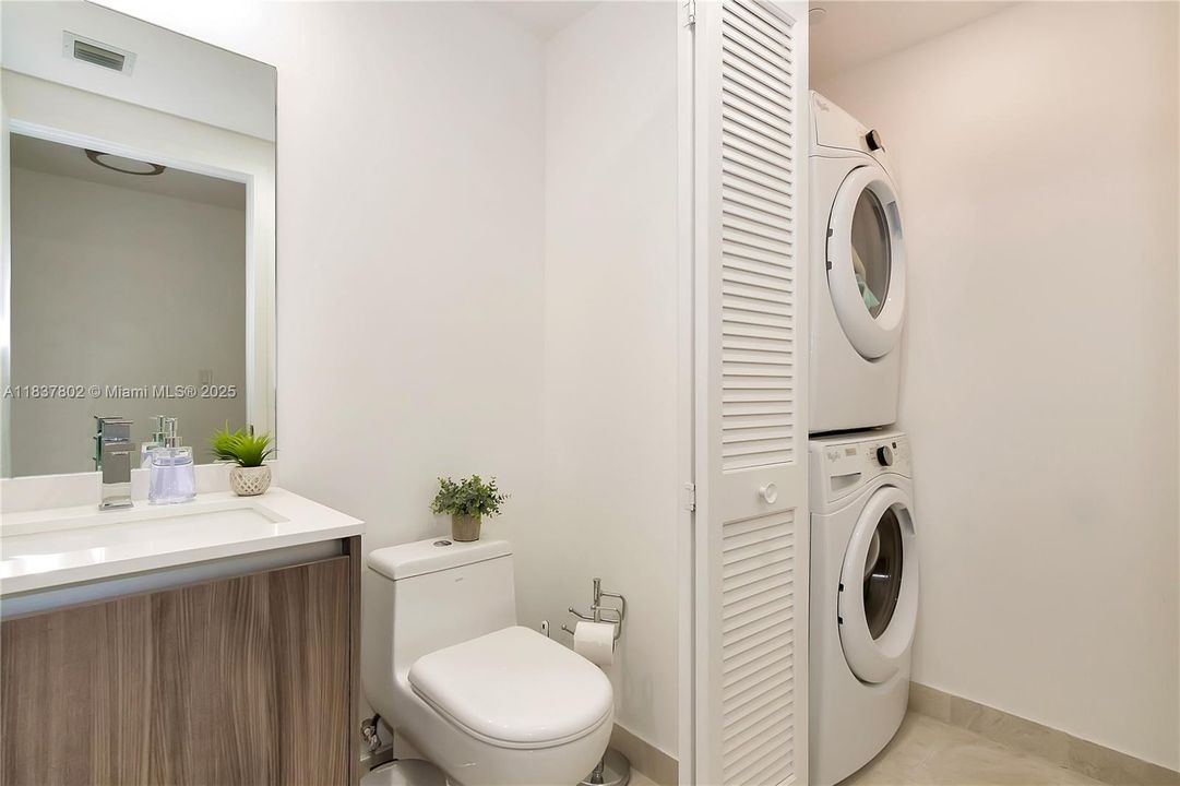 Recently Rented: $4,900 (2 beds, 2 baths, 1178 Square Feet)