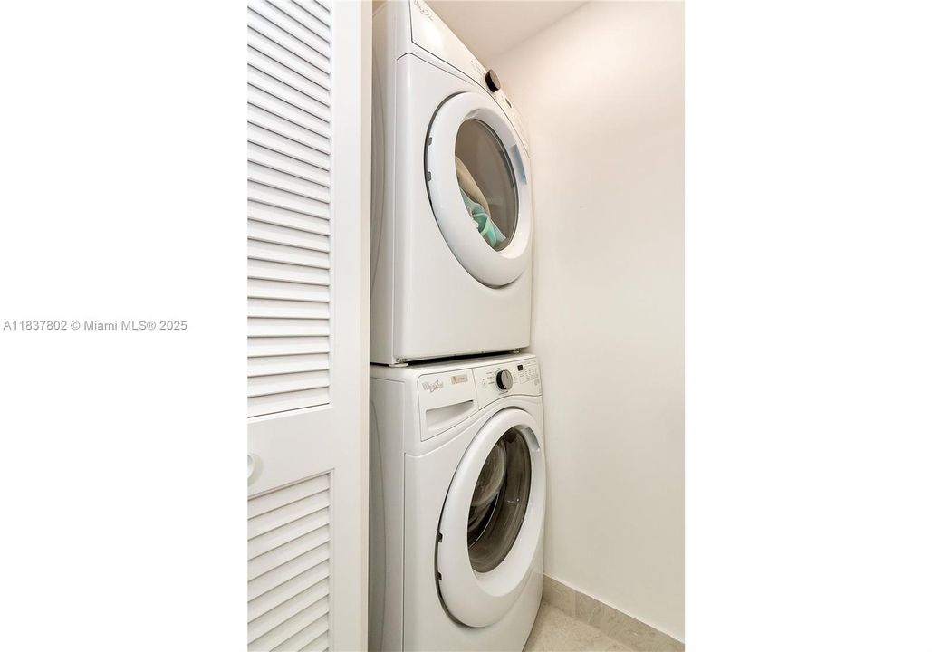 Recently Rented: $4,900 (2 beds, 2 baths, 1178 Square Feet)